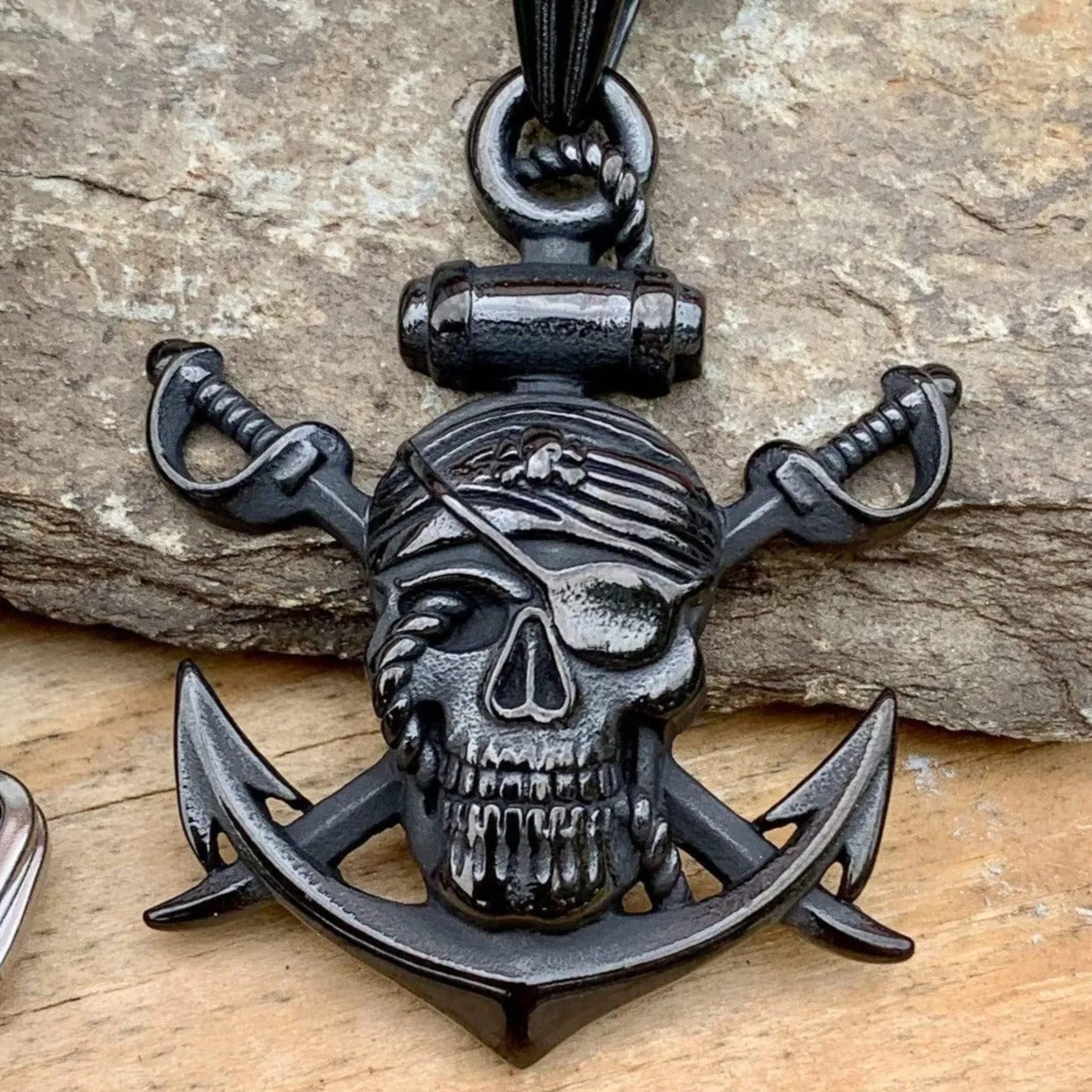 1 Eyed Pirate & Anchor Black Pendant - Necklace (294)