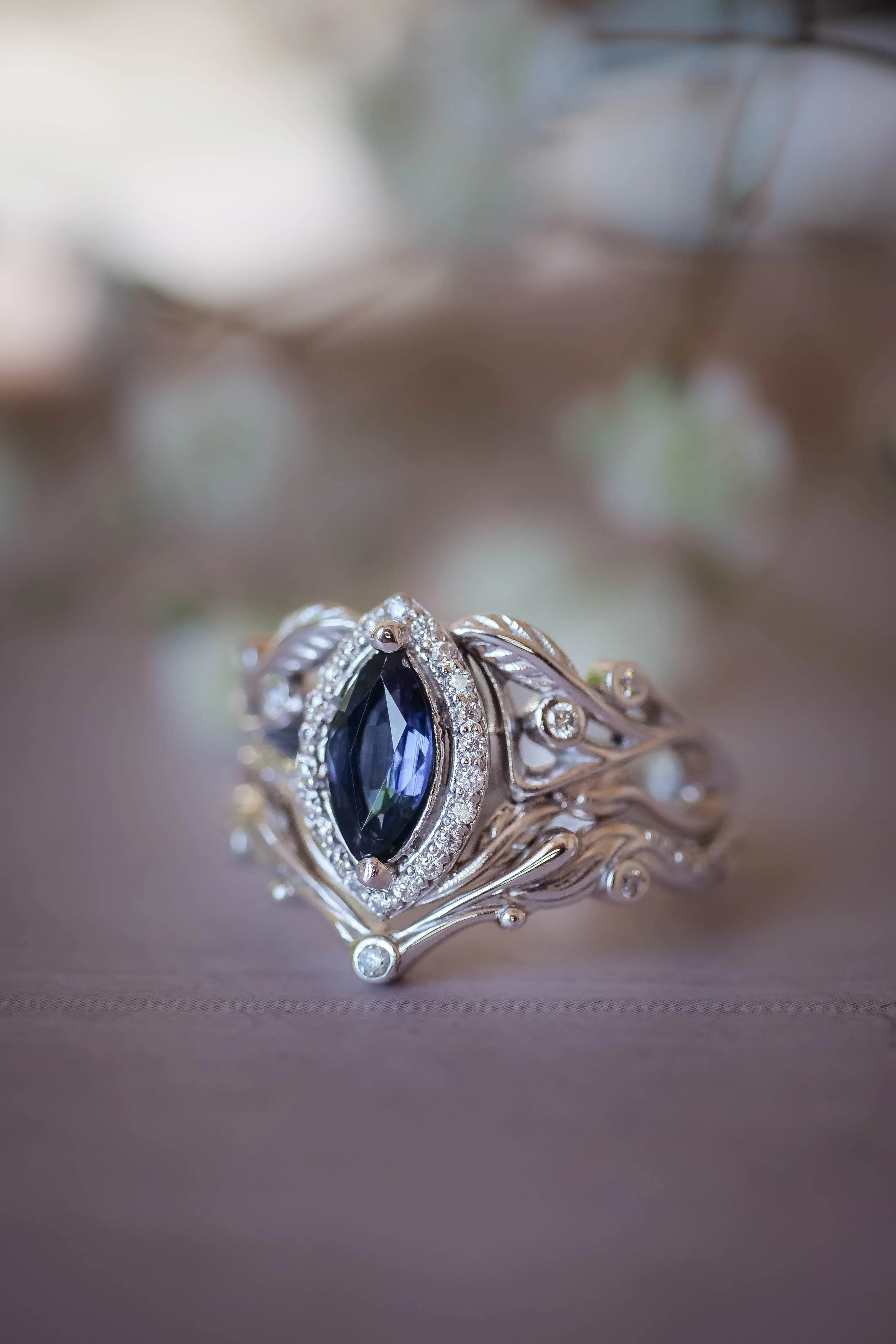 Art nouveau bridal ring set with natural sapphire and diamond halo / Callisto