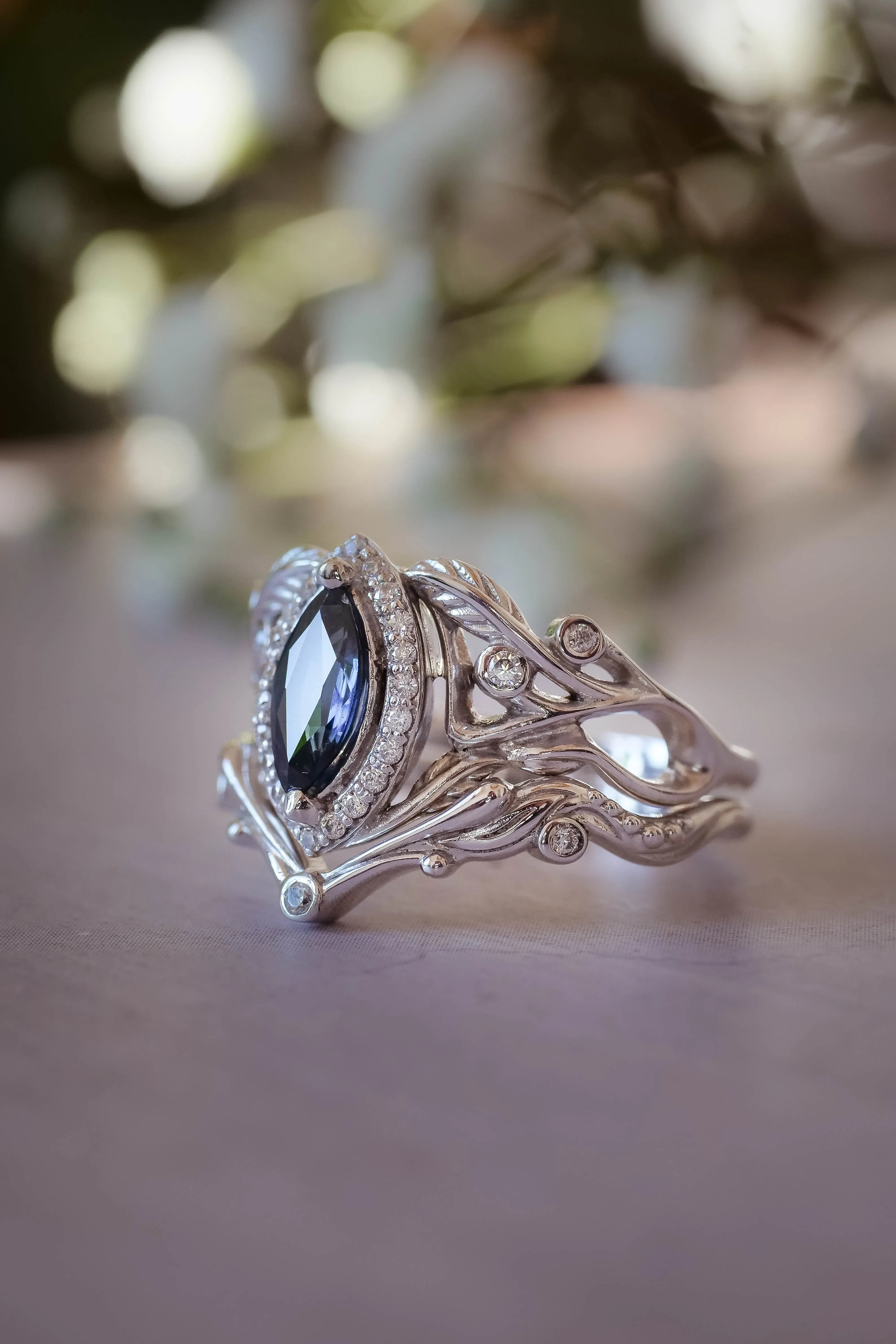 Art nouveau bridal ring set with natural sapphire and diamond halo / Callisto