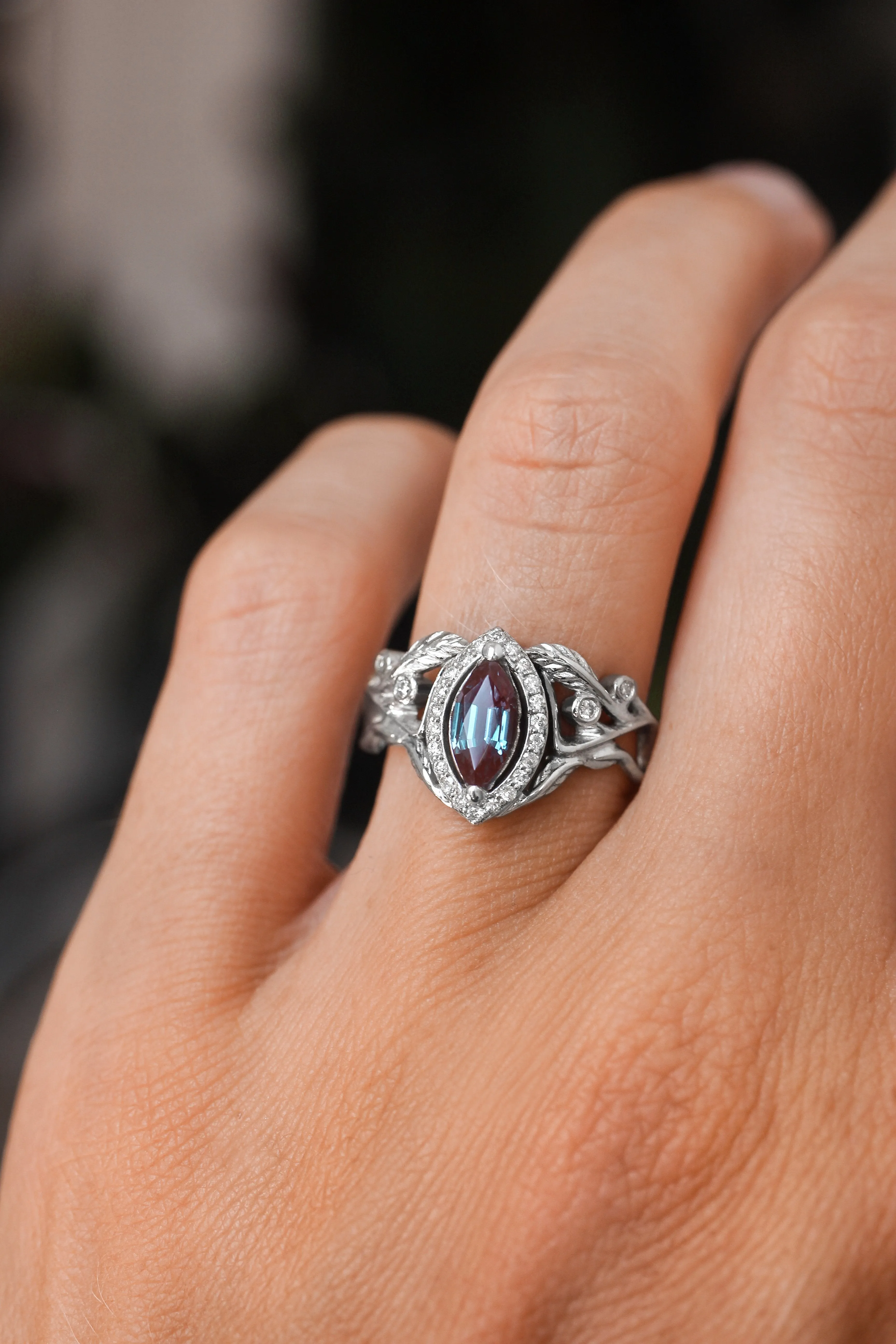 Art nouveau bridal ring set with natural sapphire and diamond halo / Callisto