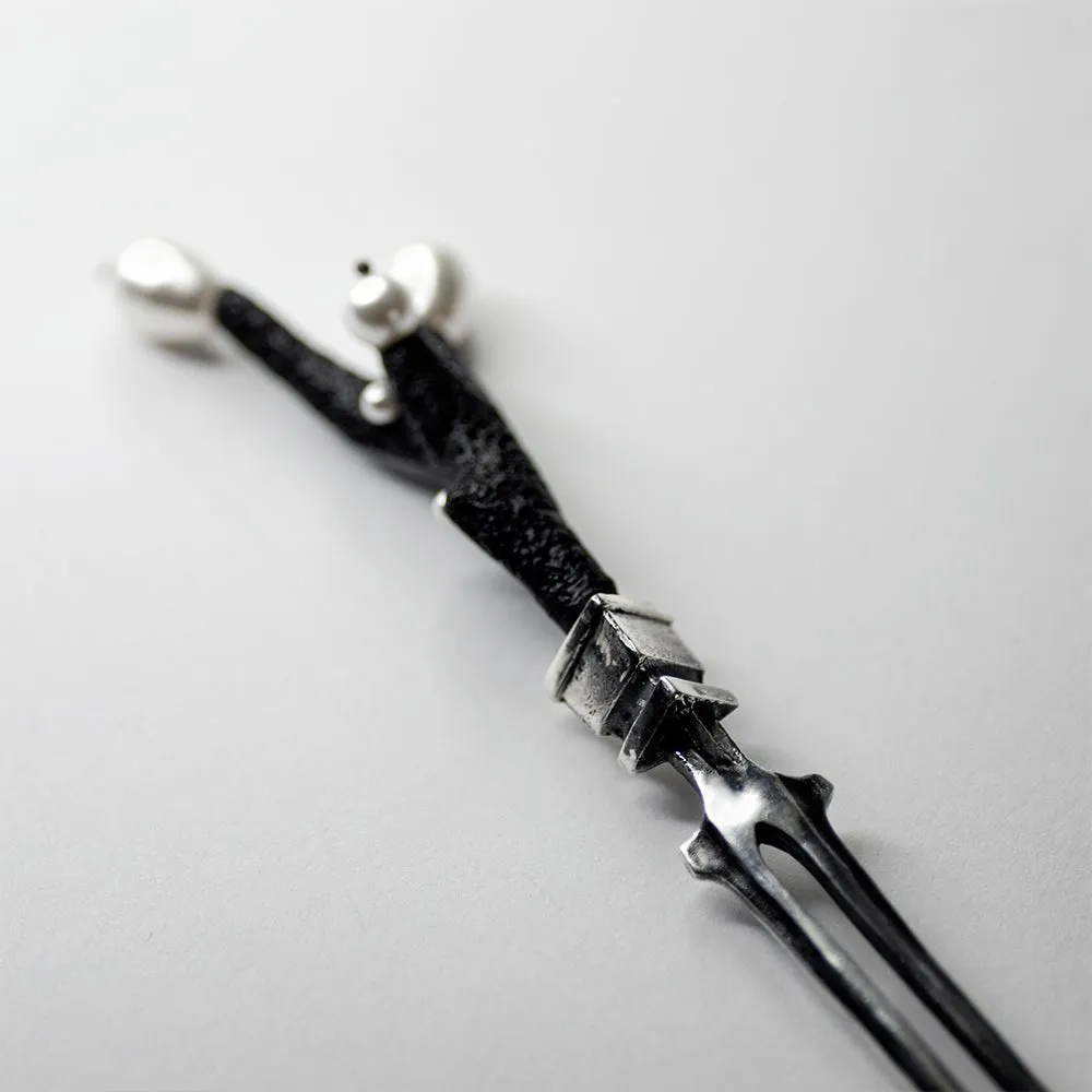 BLACK CORAL HAIRPIN