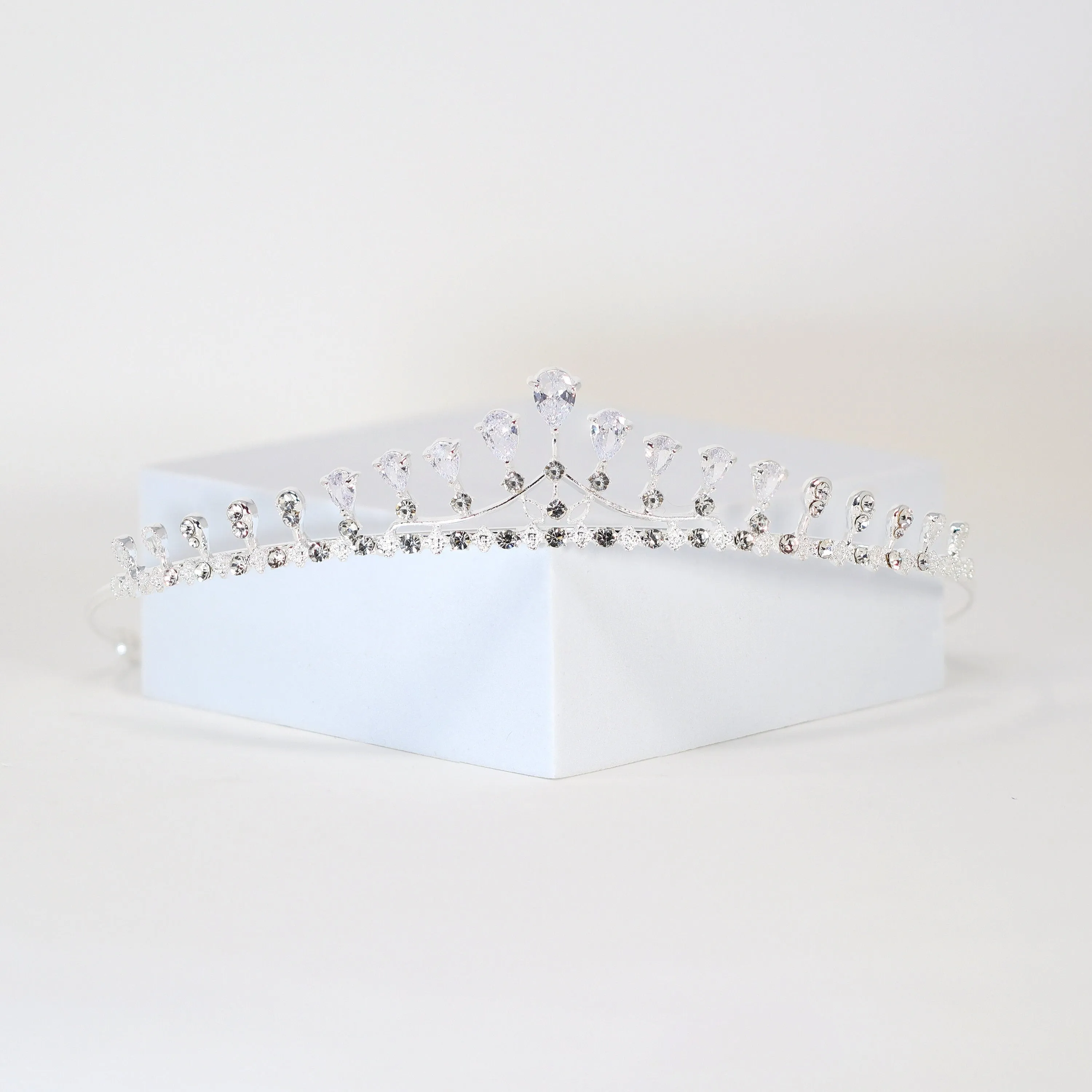 Diamond Wedding Tiara, Bridal Tiara, Crystal Wedding Tiara, Swarovski Tiara, Crystal Wedding Crown, Silver Tiara.