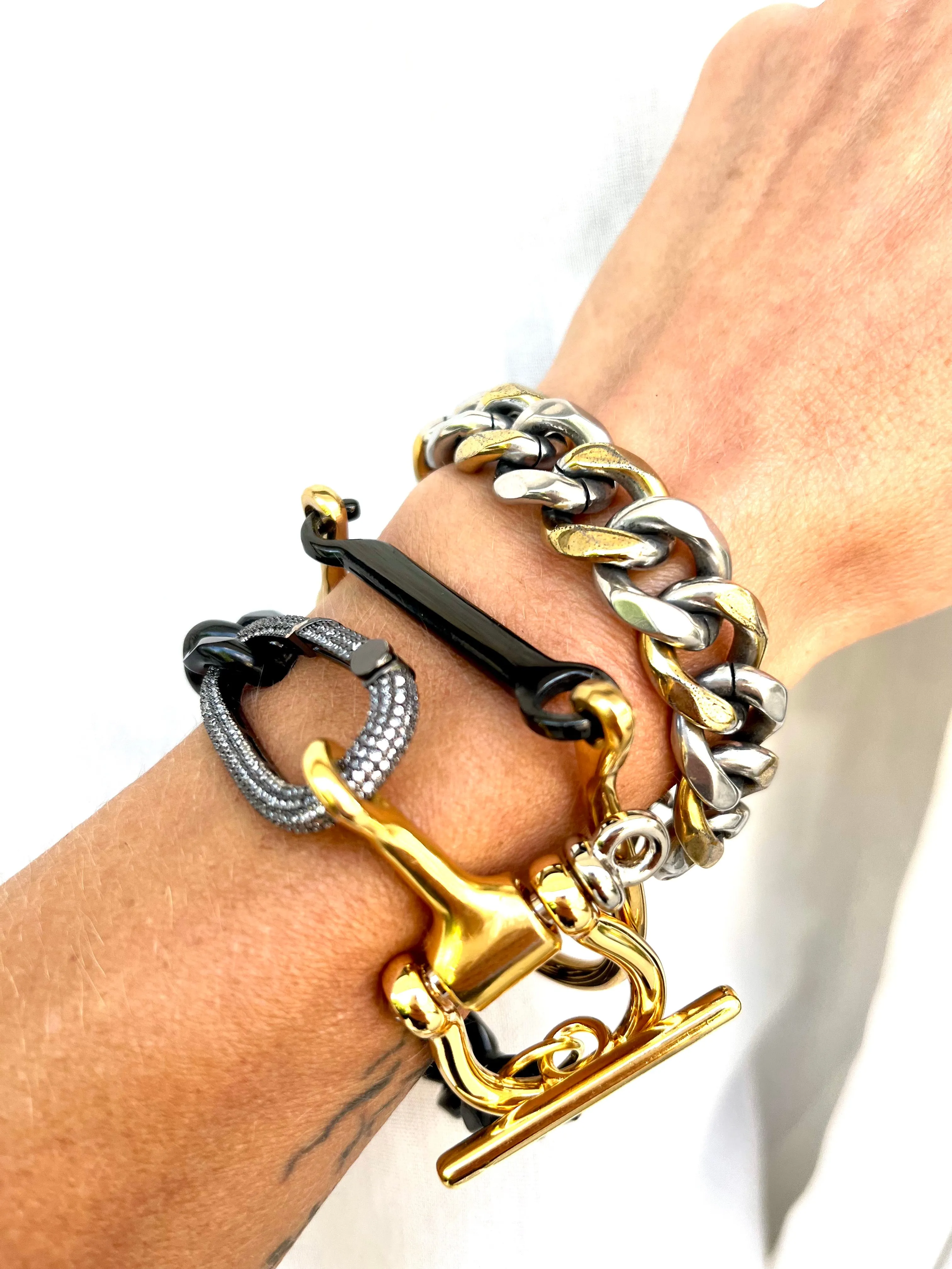 LUSITANO STIRRUP BANGLE - GOLD / BLACK| Equestrian Jewelry - AtelierCG