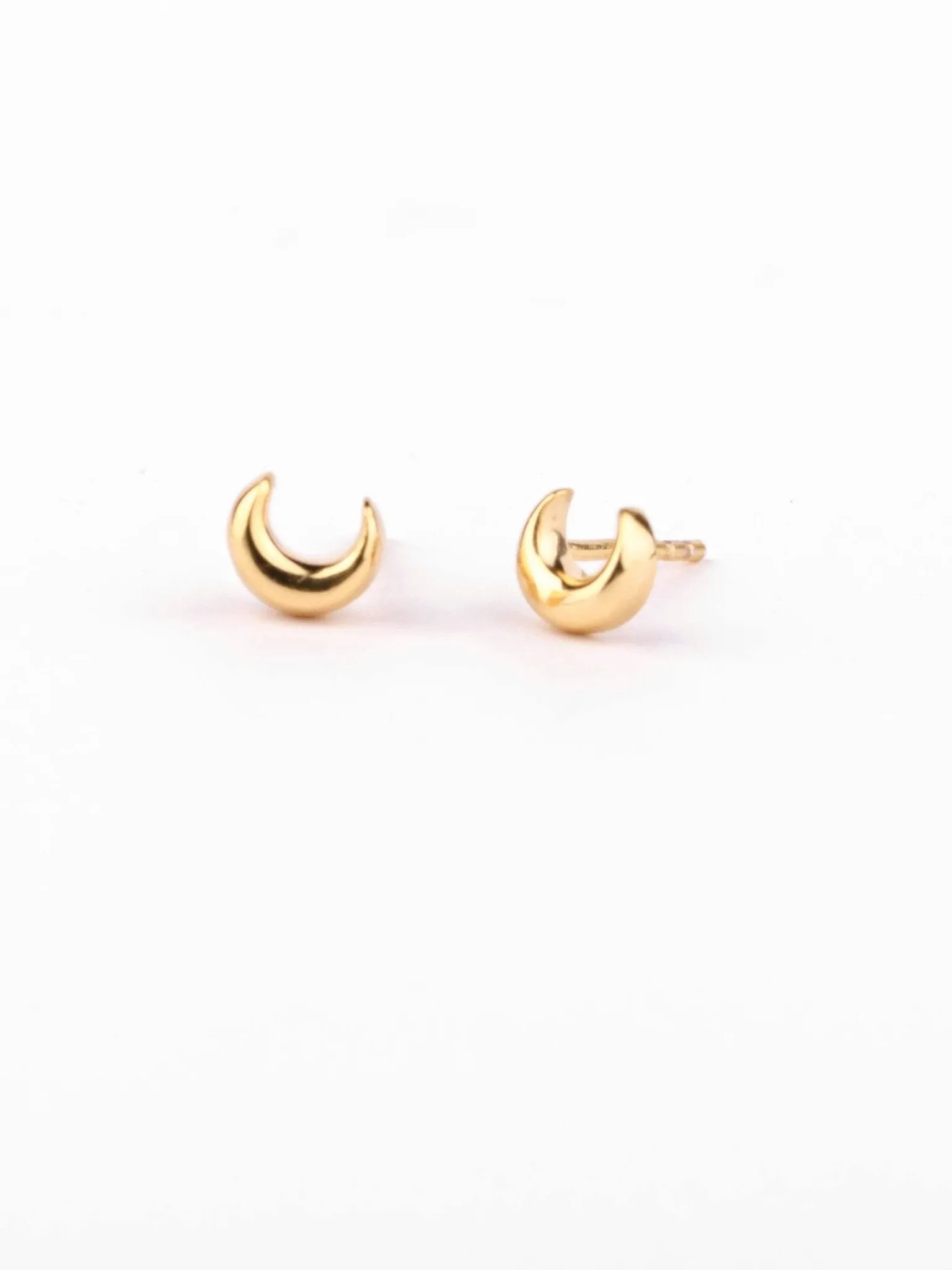 Moopha Stud Earrings