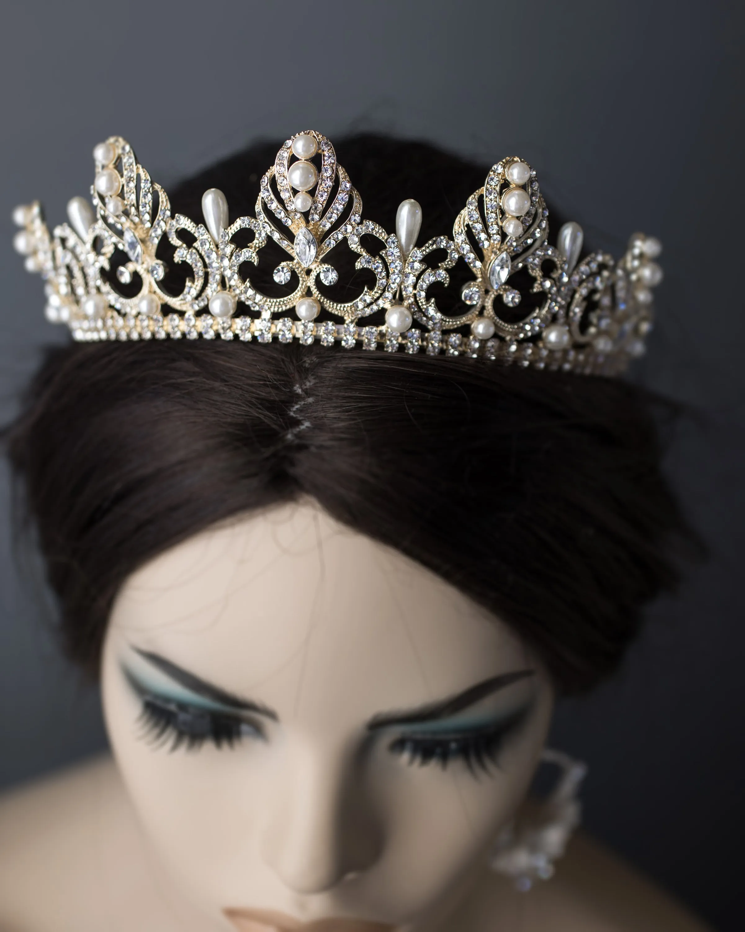 Regal Tiara of Tiara Drop Pearls