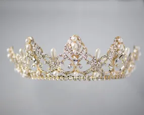 Regal Tiara of Tiara Drop Pearls