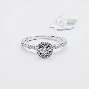 Round Illusion Halo Diamond Engagement Ring