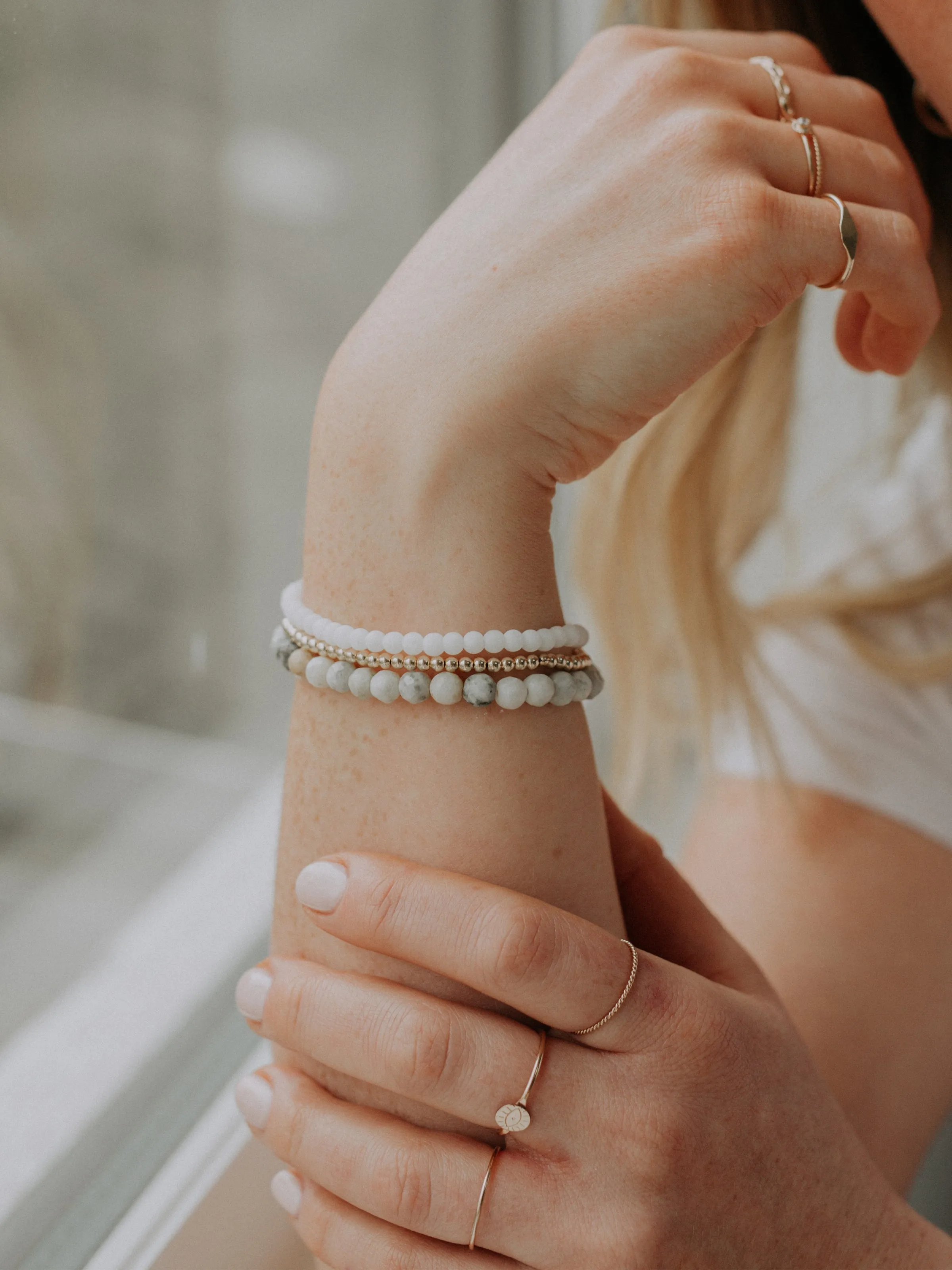 SNOW QUARTZ BRACELET