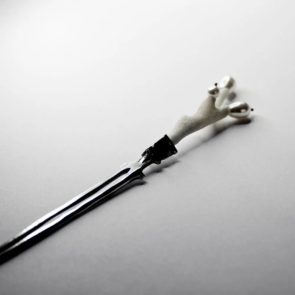 WHITE CORAL HAIRPIN